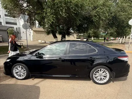 Toyota Camry 2018 года за 10 700 000 тг. в Уральск – фото 3