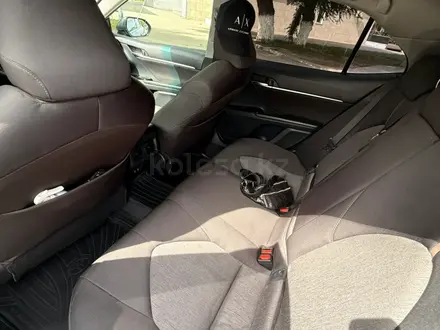Toyota Camry 2018 года за 10 700 000 тг. в Уральск – фото 8