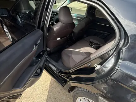 Toyota Camry 2018 года за 10 700 000 тг. в Уральск – фото 7
