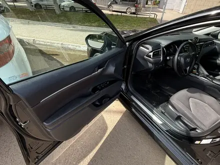 Toyota Camry 2018 года за 10 700 000 тг. в Уральск – фото 10