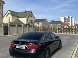 Toyota Camry 2016 года за 10 400 000 тг. в Жанаозен – фото 4