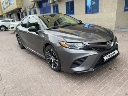 Toyota Camry 2019 года за 10 600 000 тг. в Алматы – фото 2