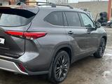 Toyota Highlander 2021 года за 30 000 000 тг. в Астана – фото 2