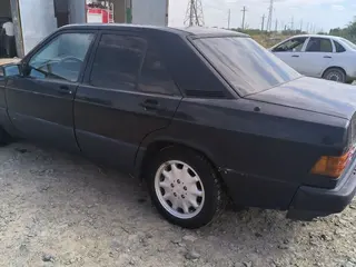 Mercedes-Benz 190