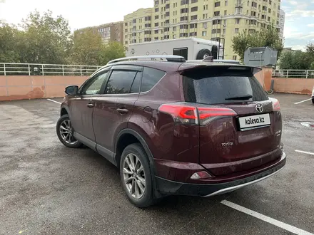 Toyota RAV4 2018 года за 12 500 000 тг. в Астана – фото 2