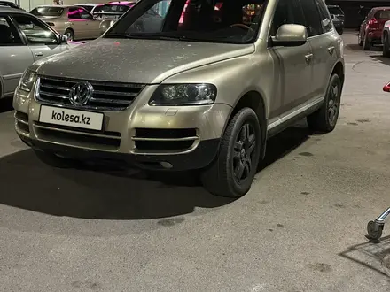 Volkswagen Touareg 2006 года за 5 250 000 тг. в Алматы – фото 9