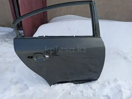 Дверь задняя правая Avensis t270 седан европеец оригинал за 200 000 тг. в Астана
