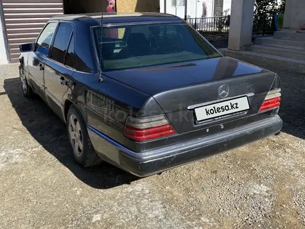 Mercedes-Benz E 220 1993 года за 1 300 000 тг. в Кызылорда – фото 4