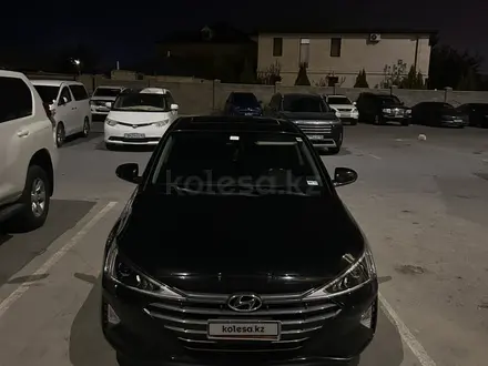 Hyundai Elantra 2019 года за 6 000 000 тг. в Актау – фото 2