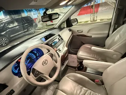 Toyota Sienna 2014 года за 13 000 000 тг. в Актобе – фото 3
