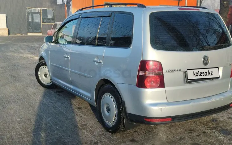 Volkswagen Touran 2008 годаүшін3 200 000 тг. в Алматы