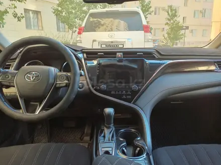 Toyota Camry 2019 года за 12 700 000 тг. в Актау – фото 2