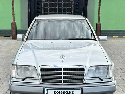 Mercedes-Benz E 320 1994 года за 3 800 000 тг. в Туркестан – фото 4