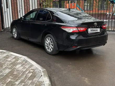 Toyota Camry 2021 года за 15 300 000 тг. в Астана – фото 3