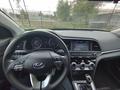 Hyundai Elantra 2019 года за 5 200 000 тг. в Уральск – фото 4