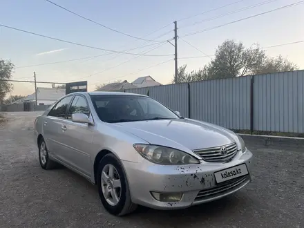 Toyota Camry 2004 года за 4 000 000 тг. в Шиели – фото 2