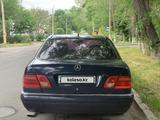 Mercedes-Benz E 200 1995 годаүшін2 250 000 тг. в Тараз – фото 4