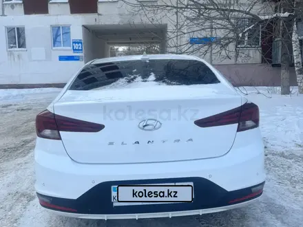 Hyundai Elantra 2019 года за 9 000 000 тг. в Рудный – фото 3