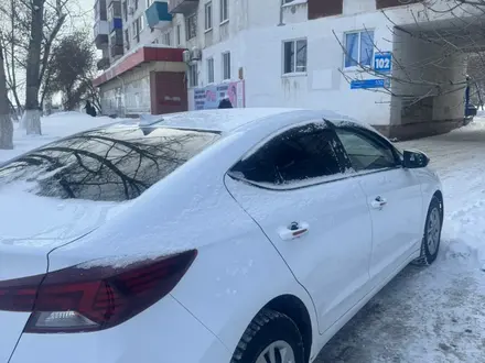 Hyundai Elantra 2019 года за 9 000 000 тг. в Рудный – фото 2