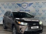 Toyota Highlander 2018 года за 17 650 000 тг. в Шымкент – фото 3