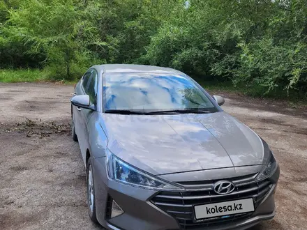 Hyundai Elantra 2020 года за 9 200 000 тг. в Семей