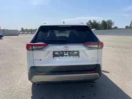 Toyota RAV4 Luxe+ 2025 года за 21 500 000 тг. в Актобе – фото 3
