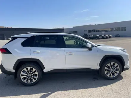 Toyota RAV4 Luxe+ 2025 года за 21 500 000 тг. в Актобе – фото 7
