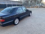 Mercedes-Benz E 240 2001 годаүшін3 300 000 тг. в Актобе – фото 4