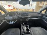 Hyundai Santa Fe 2018 года за 9 500 000 тг. в Уральск – фото 2