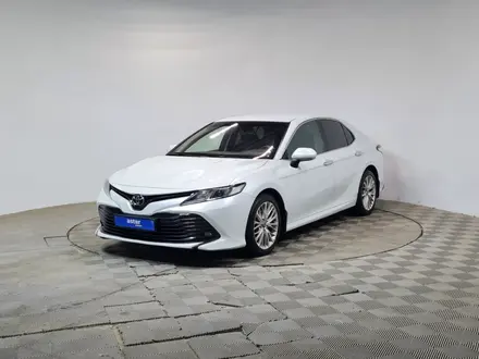 Toyota Camry 2018 года за 10 650 000 тг. в Алматы