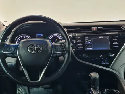 Toyota Camry 2018 года за 10 650 000 тг. в Алматы – фото 13