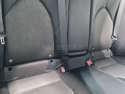 Toyota Camry 2018 года за 10 650 000 тг. в Алматы – фото 16