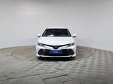 Toyota Camry 2018 года за 10 650 000 тг. в Алматы – фото 2