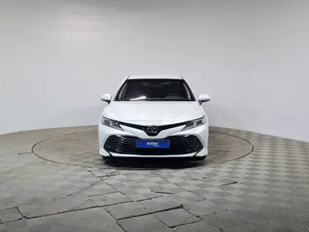 Toyota Camry 2018 года за 10 650 000 тг. в Алматы – фото 2