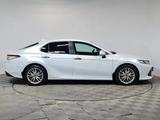 Toyota Camry 2018 года за 10 650 000 тг. в Алматы – фото 4