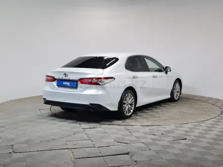 Toyota Camry 2018 года за 10 650 000 тг. в Алматы – фото 5
