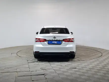 Toyota Camry 2018 года за 10 650 000 тг. в Алматы – фото 6