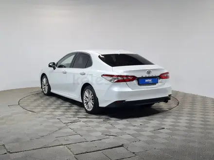 Toyota Camry 2018 года за 10 650 000 тг. в Алматы – фото 7