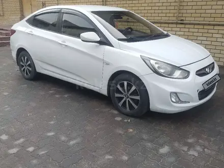 Hyundai Accent 2011 года за 4 100 000 тг. в Семей – фото 2