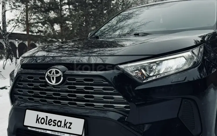 Toyota RAV4 2019 года за 14 100 000 тг. в Караганда