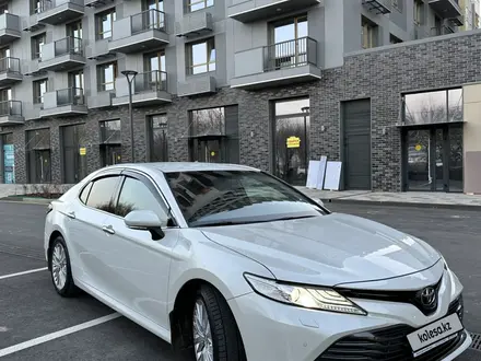 Toyota Camry 2019 года за 14 750 000 тг. в Алматы – фото 19