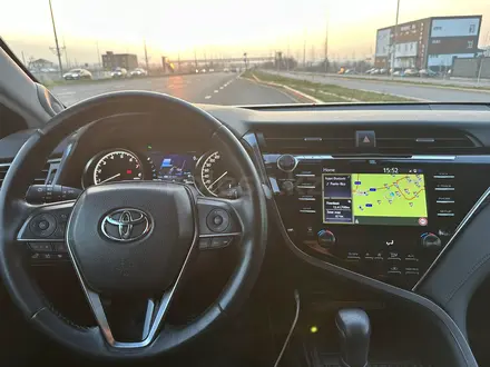 Toyota Camry 2019 года за 14 750 000 тг. в Алматы – фото 32