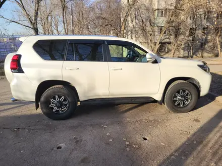 Toyota Land Cruiser Prado 2022 года за 32 700 000 тг. в Алматы – фото 8