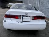 Toyota Camry 2000 годаfor3 300 000 тг. в Алматы – фото 3