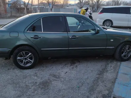 Mercedes-Benz E 230 1996 года за 1 900 000 тг. в Кызылорда – фото 2