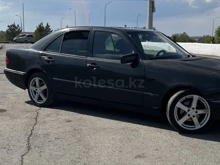 Mercedes-Benz E 230 1995 года за 1 300 000 тг. в Караганда – фото 3