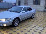 Toyota Camry 1999 года за 2 650 000 тг. в Атырау – фото 2