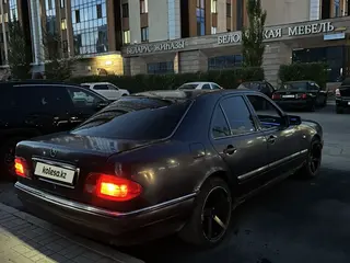 Mercedes-Benz E 280