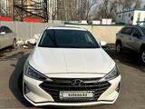 Hyundai Elantra 2020 годаfor9 990 000 тг. в Алматы – фото 2