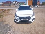 Hyundai Solaris 2019 года за 4 400 000 тг. в Атырау – фото 2